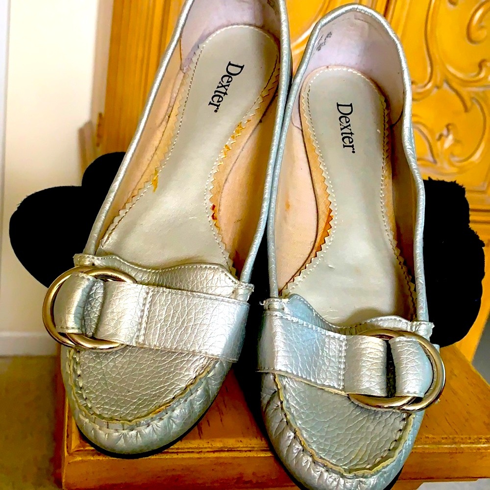 🦋 Dexter Silver Slip On Flats Shoes  guc 7.5